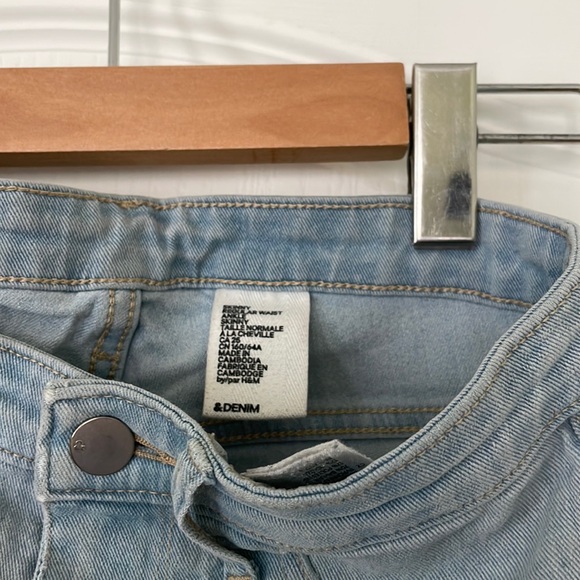 H&M Denim Light-Wash Skinny Jeans - Picture 2 of 3